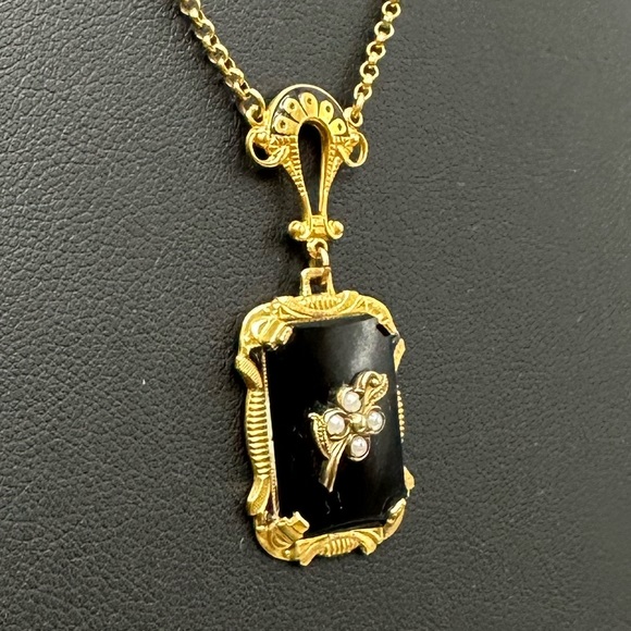 Elegant Vintage Victorian-Style Necklace with Faux Pearls - Picture 2 of 14